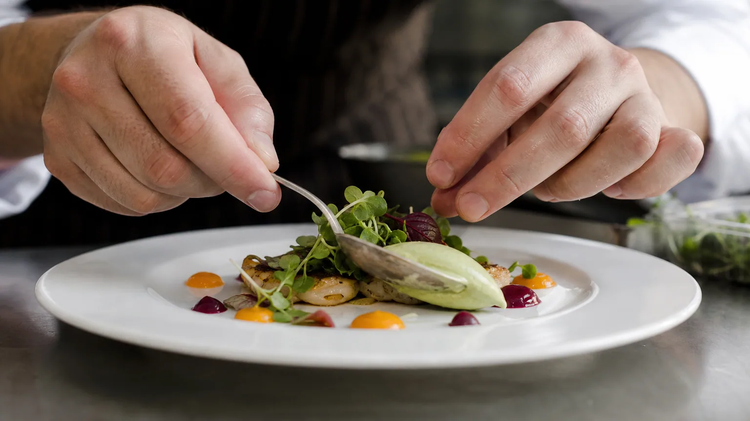 Comment dresser une assiette comme un chef : le guide pas à pas