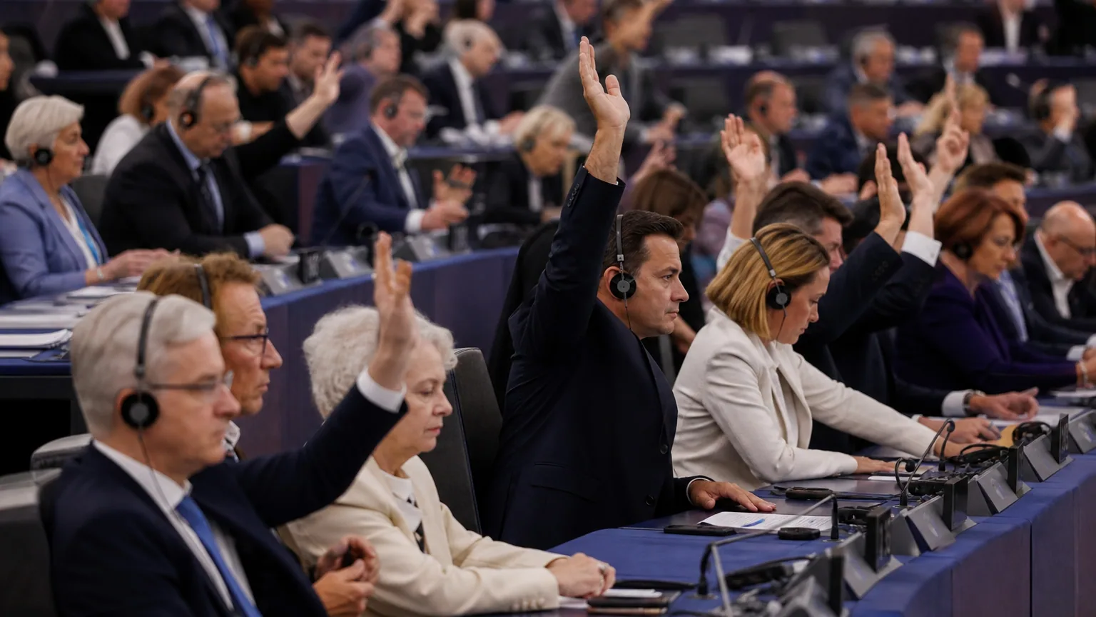 Vue de l'hémicycle du Parlement européen pendant une séance de vote des eurodéputés.